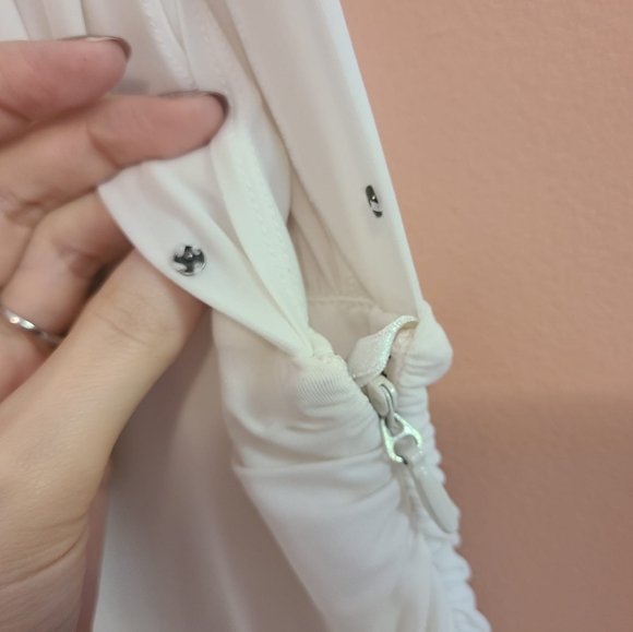 NWOT BCBGMaxAzaria White Ruffled Bodycon Dress 💋🌴 - Picture 4 of 13